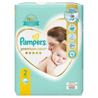 chłopak założył chłopakowi pampers