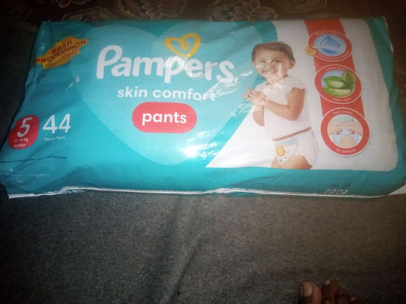 pampers z wycieciem na pepuszek